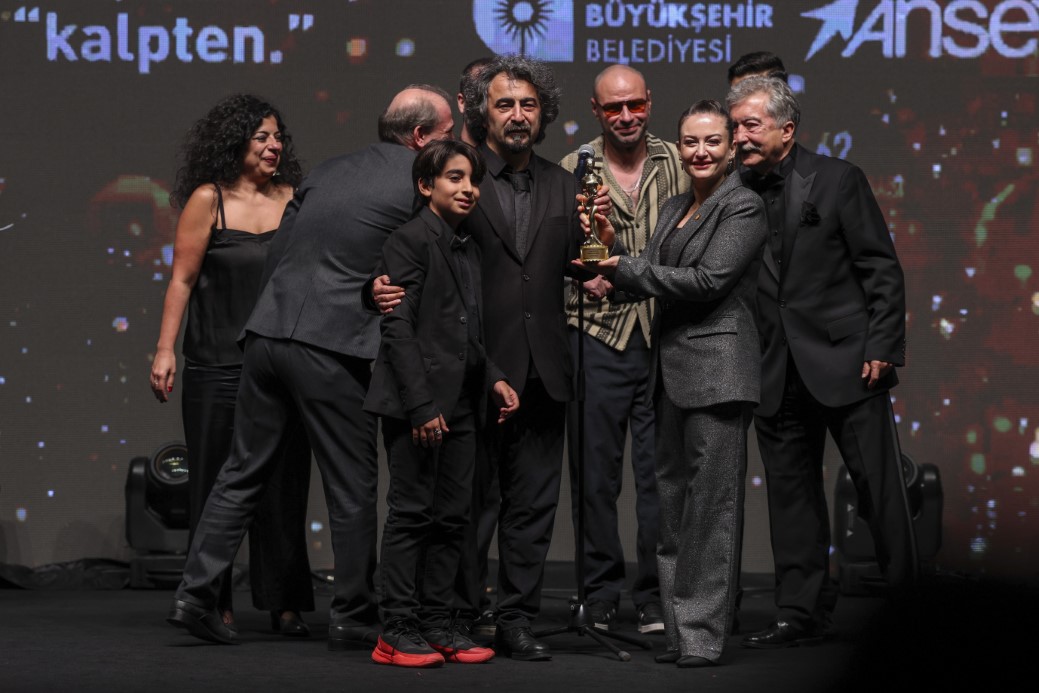 62. Altın Portakal’a ‘Tavşan İmparatorluğu’ 7 ödülle damga vurdu