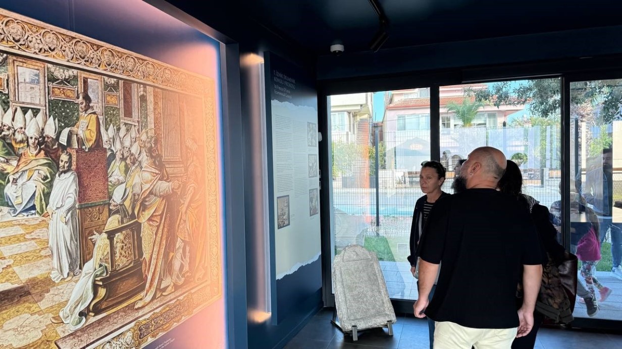 Bazilikada 2 bin yıllık beddua görenleri hayrete düşürdü