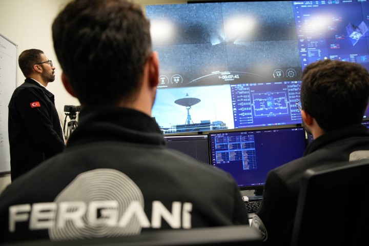 Milli uydu FERGANİ FGN-100-D2 uzayda