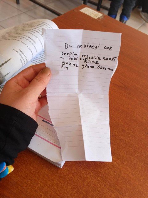 Köy okulunda yürek ısıtan doğum günü sürprizi