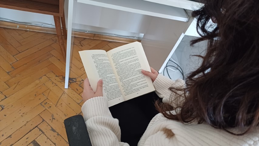 17 yaşında ilk romanını yazdı