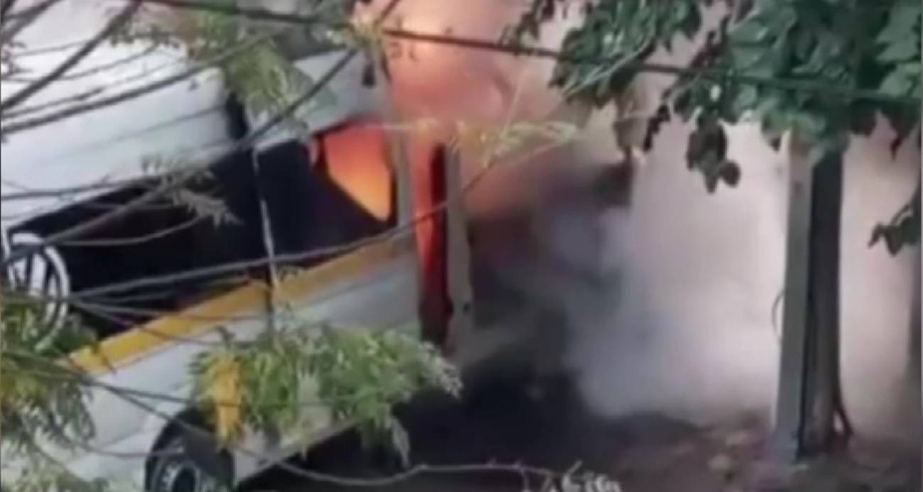 Öğrenci servisi yandı: 13 çocuk son anda kurtarıldı