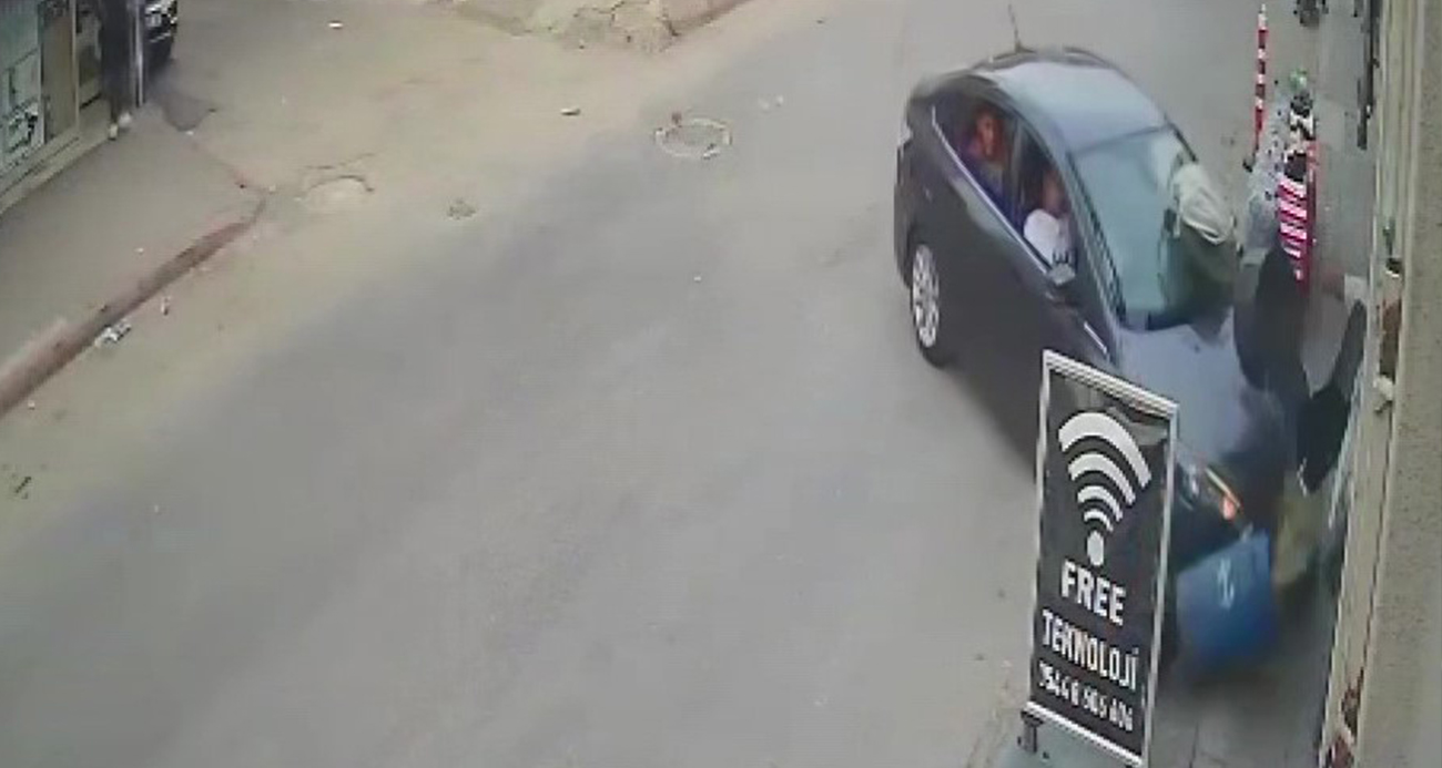 Otomobil markete daldı: 4 yaralı