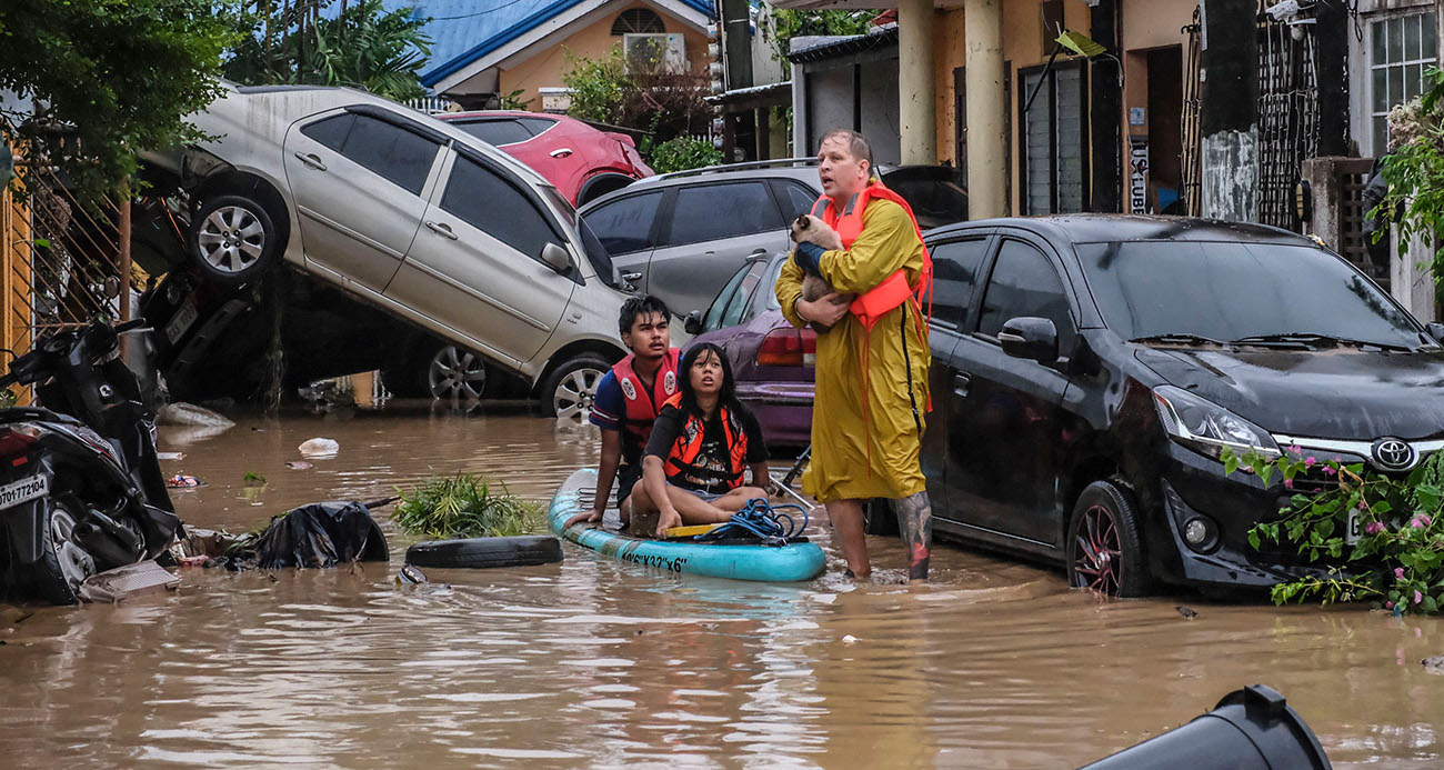 Filipinler&#039;i Kalmaegi Tayfunu vurdu: 2 ölü
