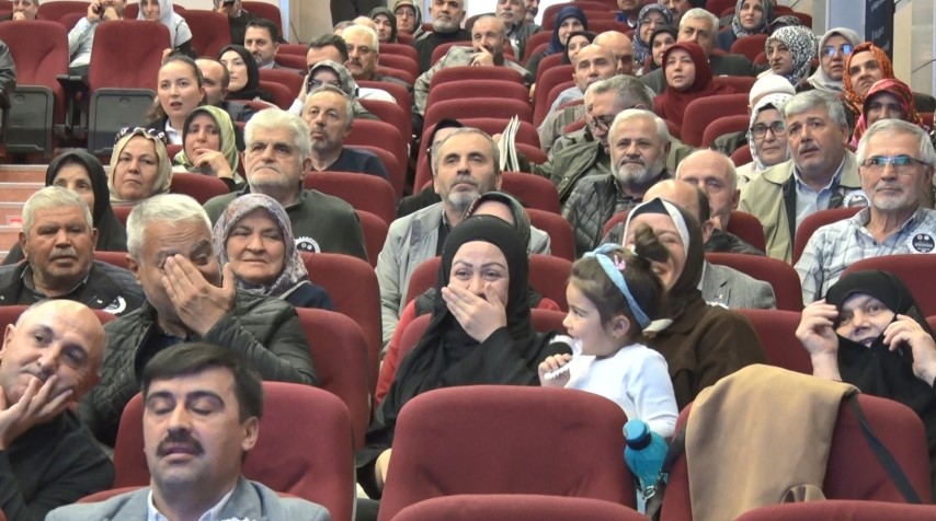 Hac kurasında ismi çıkan hacı adayları sevinçten gözyaşlarına boğuldu