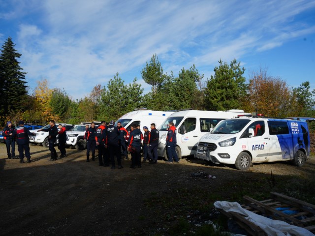 Anne ve oğuldan 3 gündür haber alınamıyor: Yoğun sis altında 16 kilometrelik alanda arama sürüyor