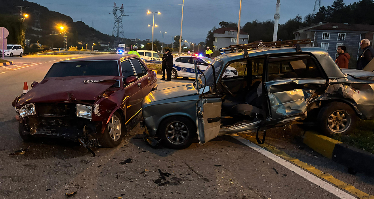 Bartın’da kavşakta iki otomobil çarpıştı: 6 yaralı