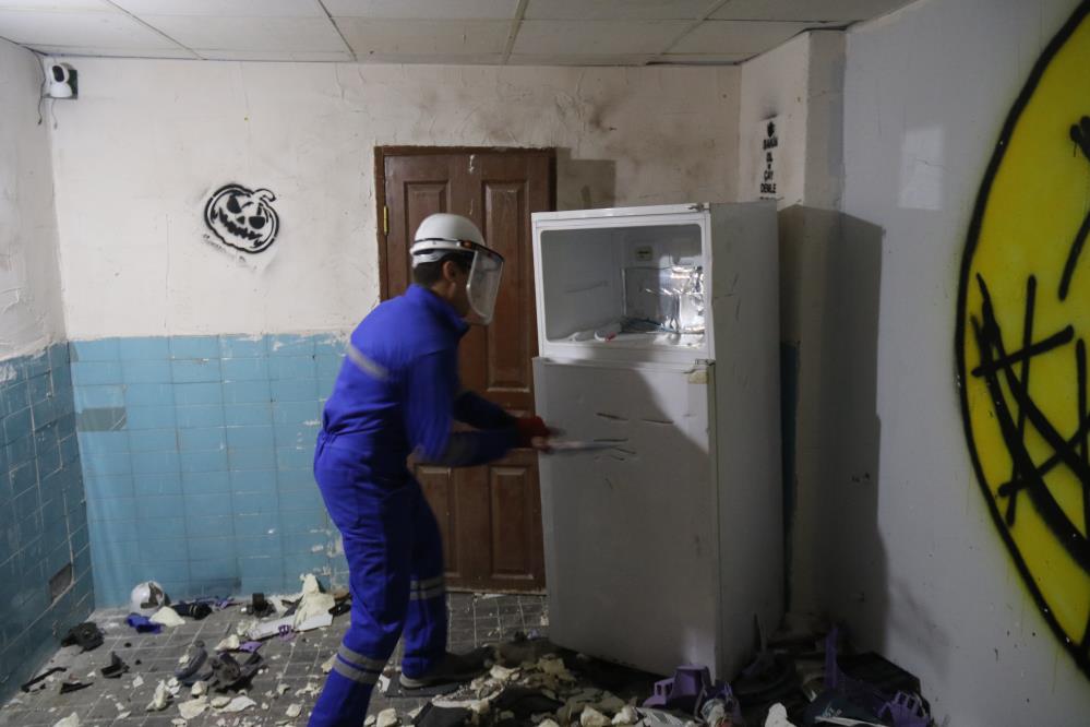 Eskişehir’de açılan ’stres evi’ne girenler eşyaları kırıp rahatlıyor