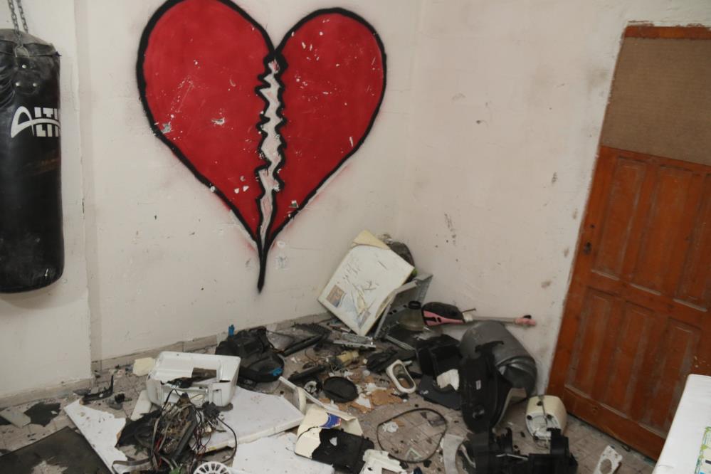 Eskişehir’de açılan ’stres evi’ne girenler eşyaları kırıp rahatlıyor