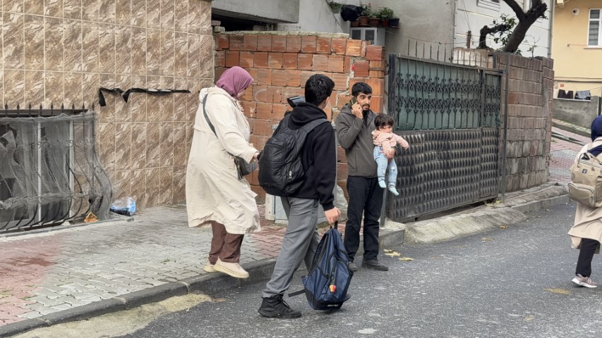 Arnavutköy’de istinat duvarı çöken binalarda tahliye işlemi başladı