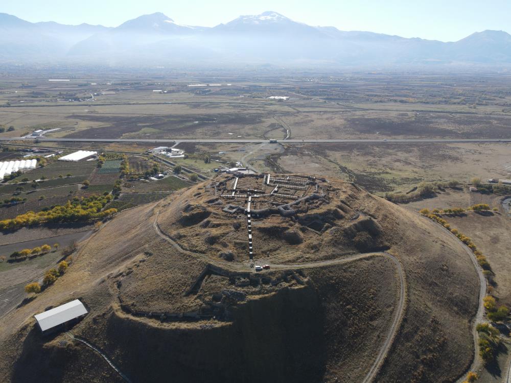 Erzincan’da Urartu izleri yeniden gün yüzünde: Altıntepe Kalesi drone ile görüntülendi