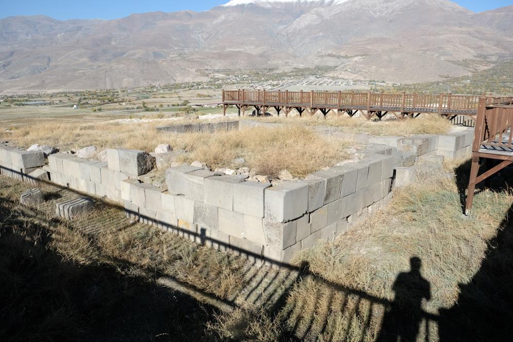 Erzincan’da Urartu izleri yeniden gün yüzünde: Altıntepe Kalesi drone ile görüntülendi