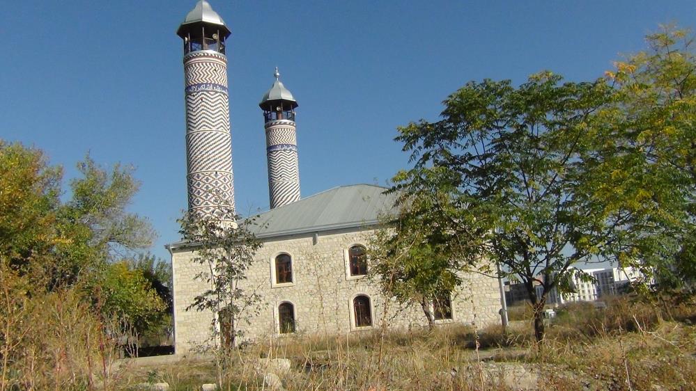 Ermeni İşgalinde ahır olan Cuma Mescidi yeniden ibadete açıldı