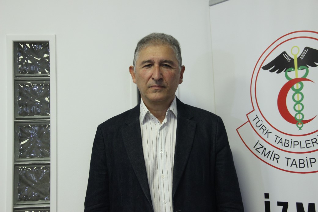 İzmir’de çöp krizi sinek istilasına dönüştü, şehir dört koldan ilaçlanıyor