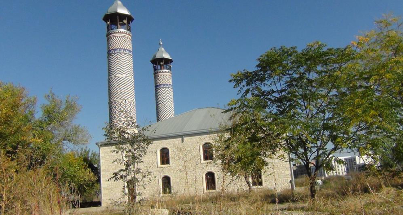 Ermeni İşgalinde ahır olan Cuma Mescidi yeniden ibadete açıldı