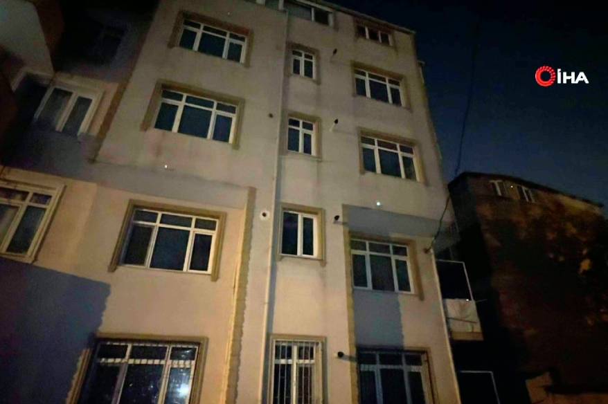 Gebze’de çatlak ve kayma tespit edilen 2 katlı bina tahliye edildi
