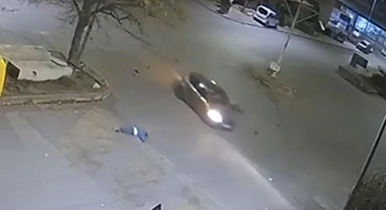 Otomobille çarpışan 14 yaşındaki motosiklet sürücüsü hayatını kaybetti