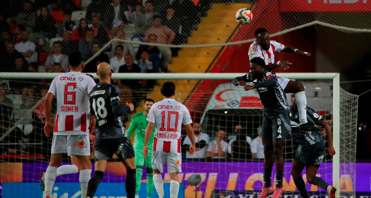 Beşiktaş Antalyaspor'u 3 golle geçti!