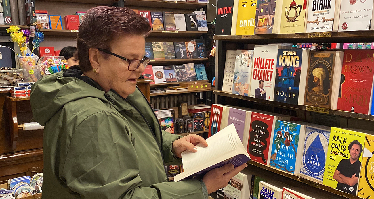 Her gün 300 sayfa kitap okuyor