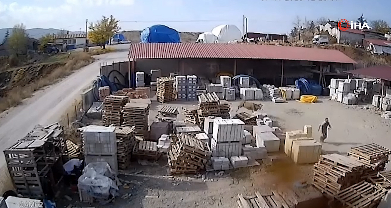 Depoya giren inek çalışanlara saldırdı: Vatandaşlar güçlükle kurtuldu