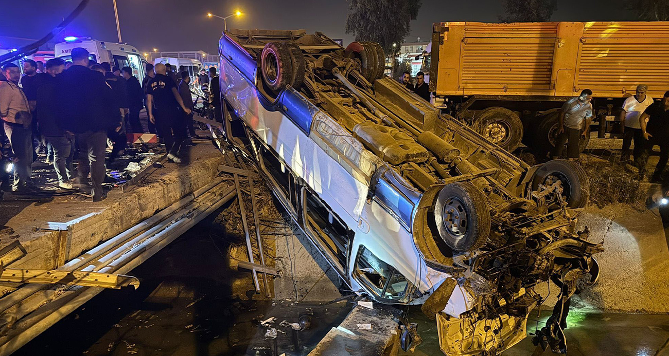 Tarsus’ta yolcu minibüsü ile otomobil çarpıştı: 10 yaralı