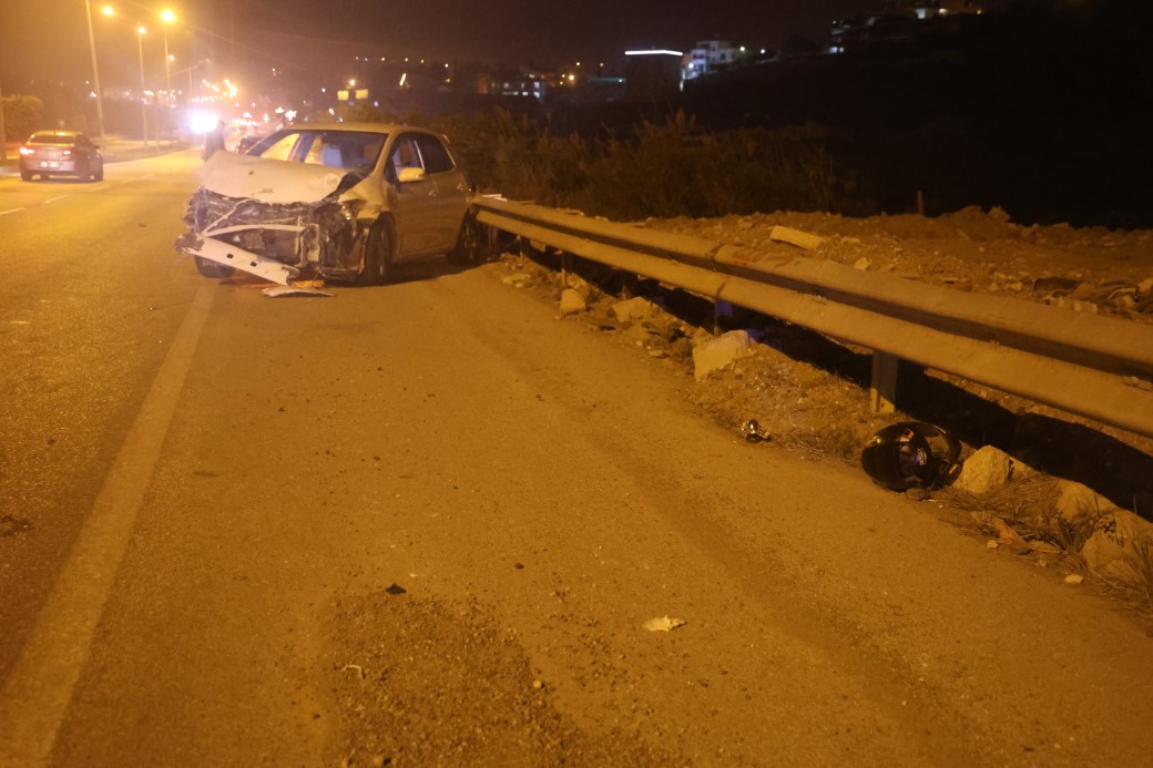 Kazada ölen 17 yaşındaki yeğeninin eşyalarını olay yerinde gözyaşlarıyla topladı