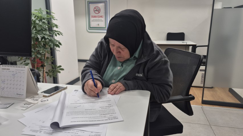 TOKİ başvurusu yapmak isteyen vatandaşlar yüzlerce metre kuyruk oluşturdu