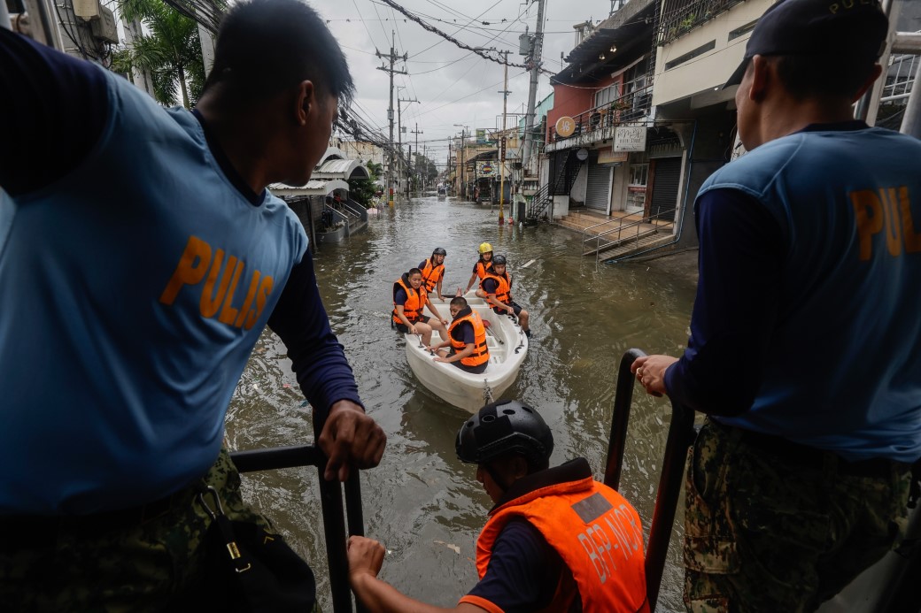 Filipinler'i vuran Süper Tayfun'da can kaybı 4'e yükseldi