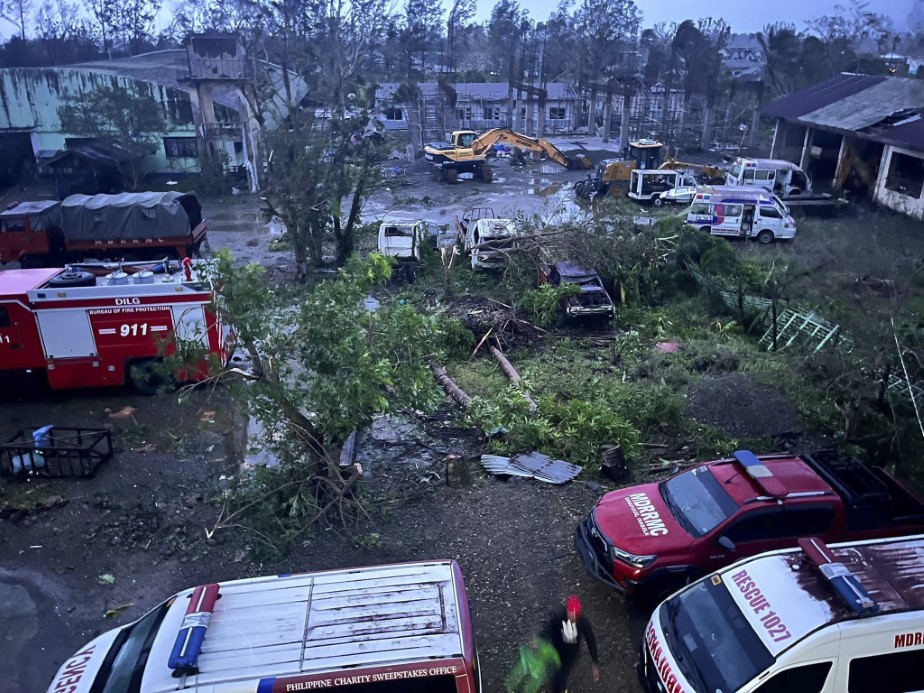 Filipinler'i vuran Süper Tayfun'da can kaybı 4'e yükseldi