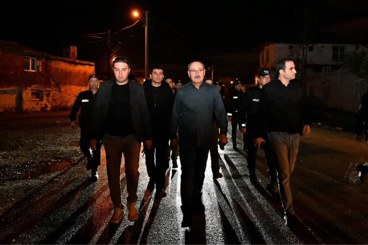 'Dur' ihtarına uymadı, otomobilini aralarında emniyet müdürünün de bulunduğu ekibin üzerine sürdü