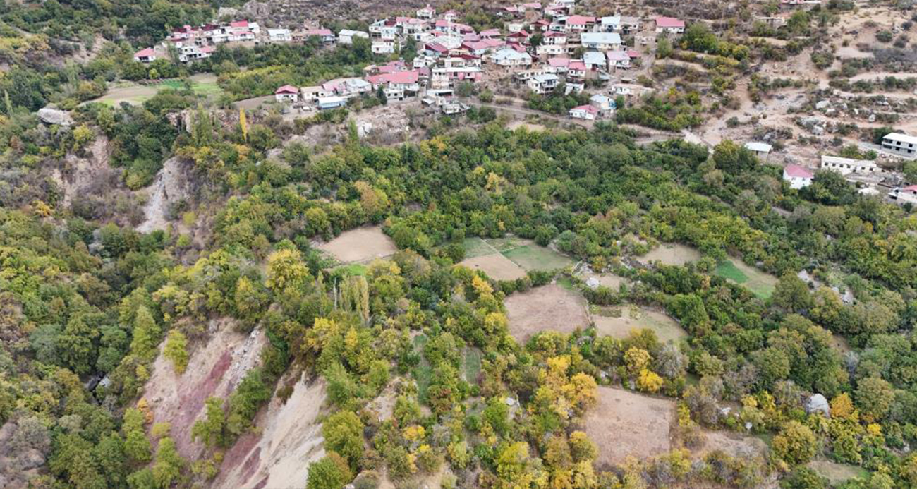 Bu köyde ne ekersen onu biçiyorsun