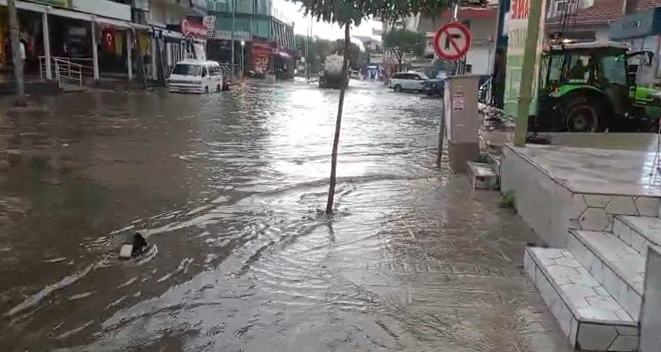 İzmir’in kuzey ilçelerinde kuvvetli sağanak yağış