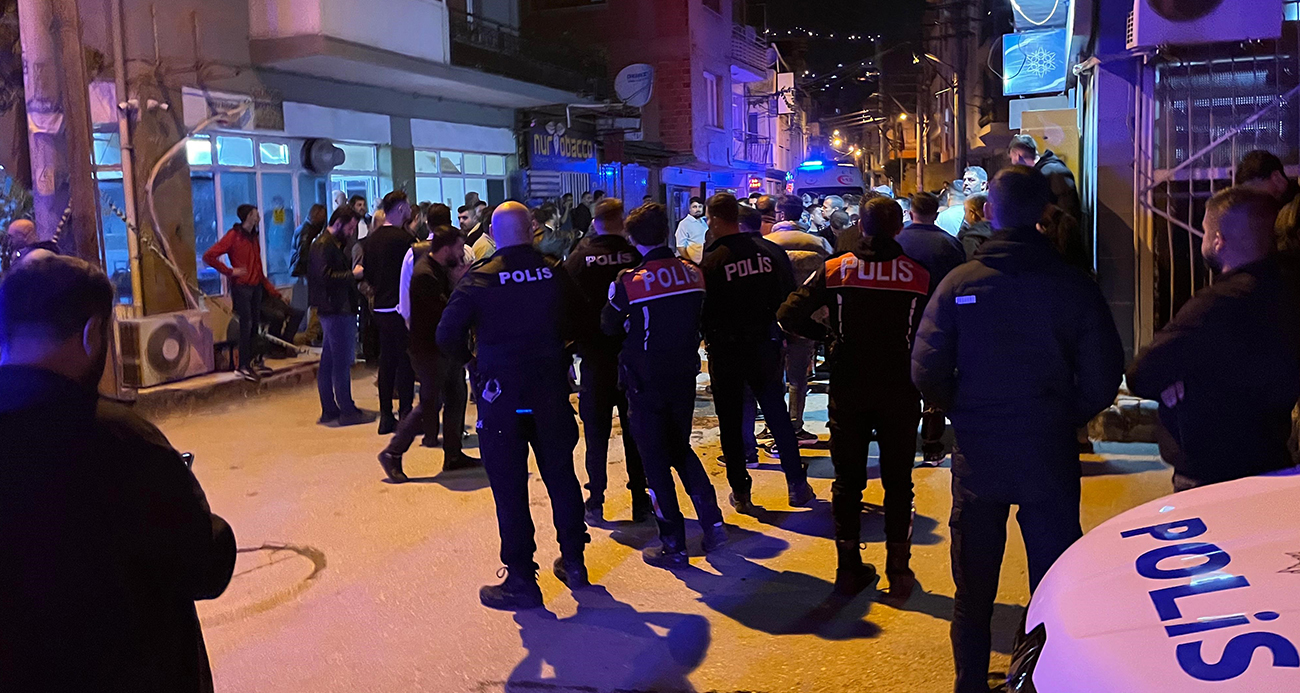 Yolun karşısına geçen adama otomobil çarptı