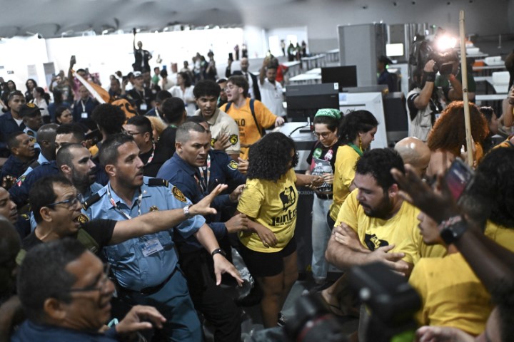 Brezilya’daki COP30 Zirvesi’nde yerliler ile güvenlik arasında çatışma