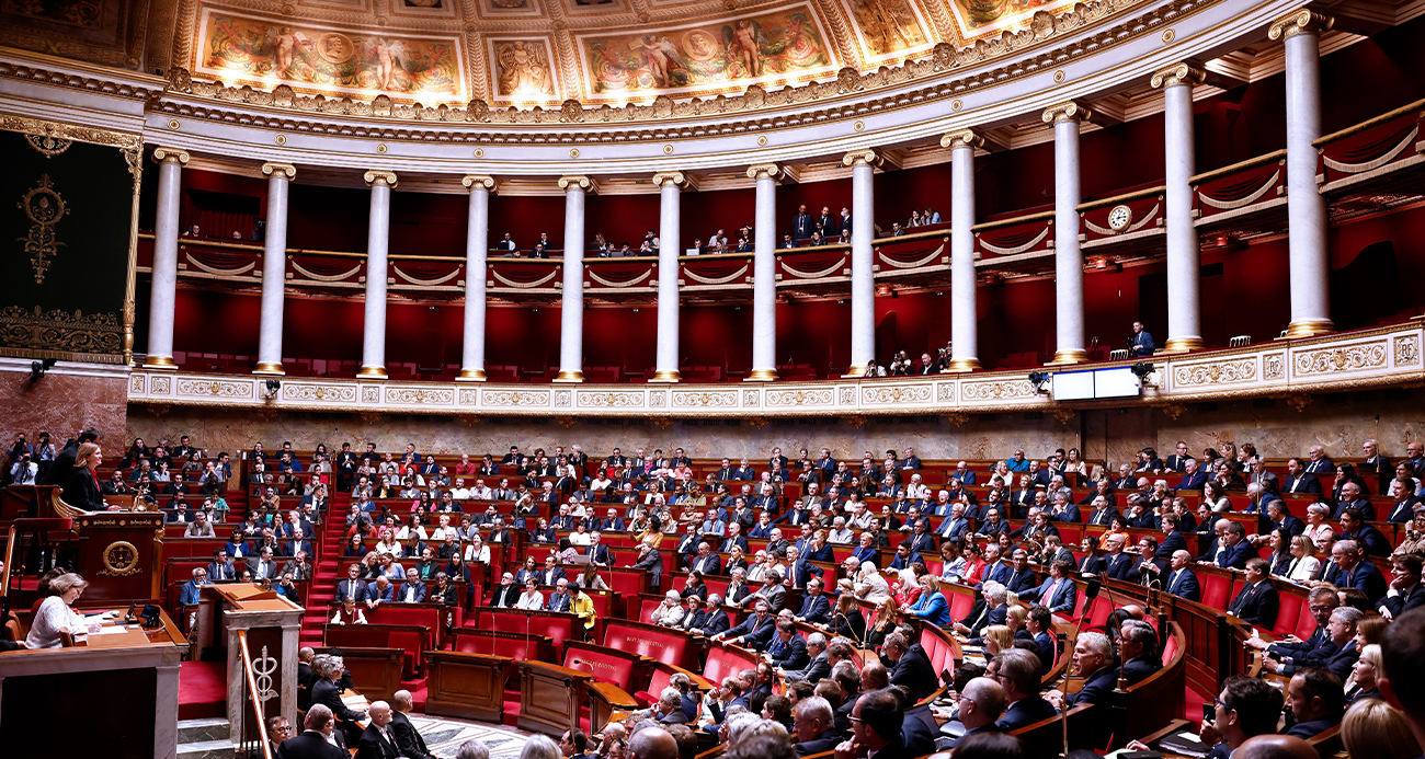 Fransa’da tartışmalı emeklilik reformu askıya alındı