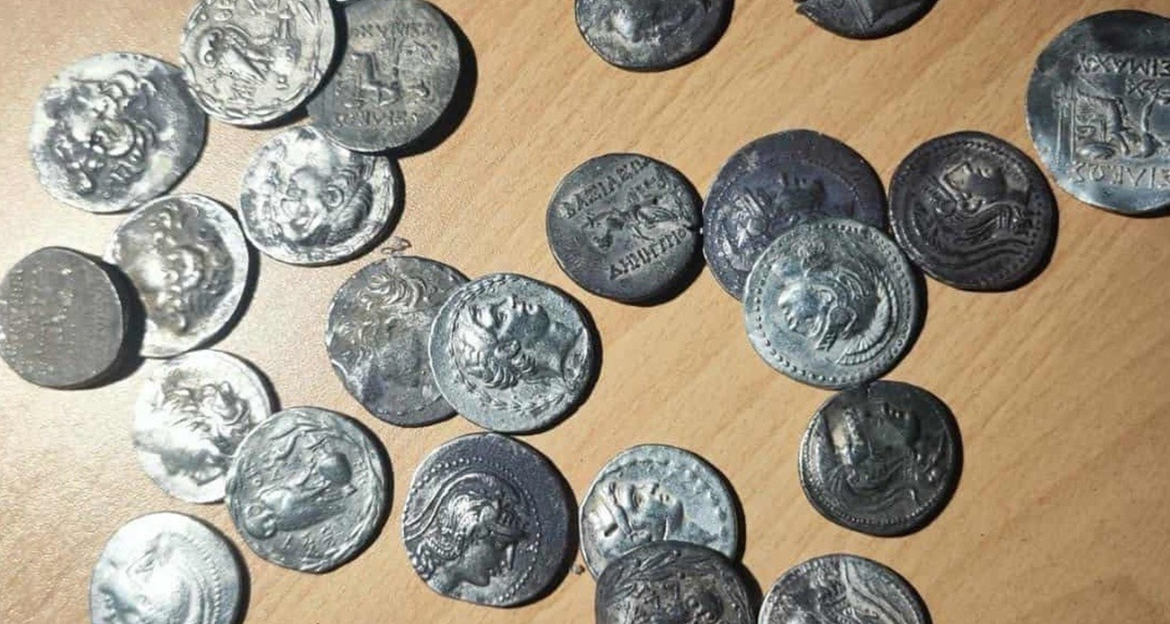 Yurt dışına kaçırılan 71 antik sikke komşuda yakalandı