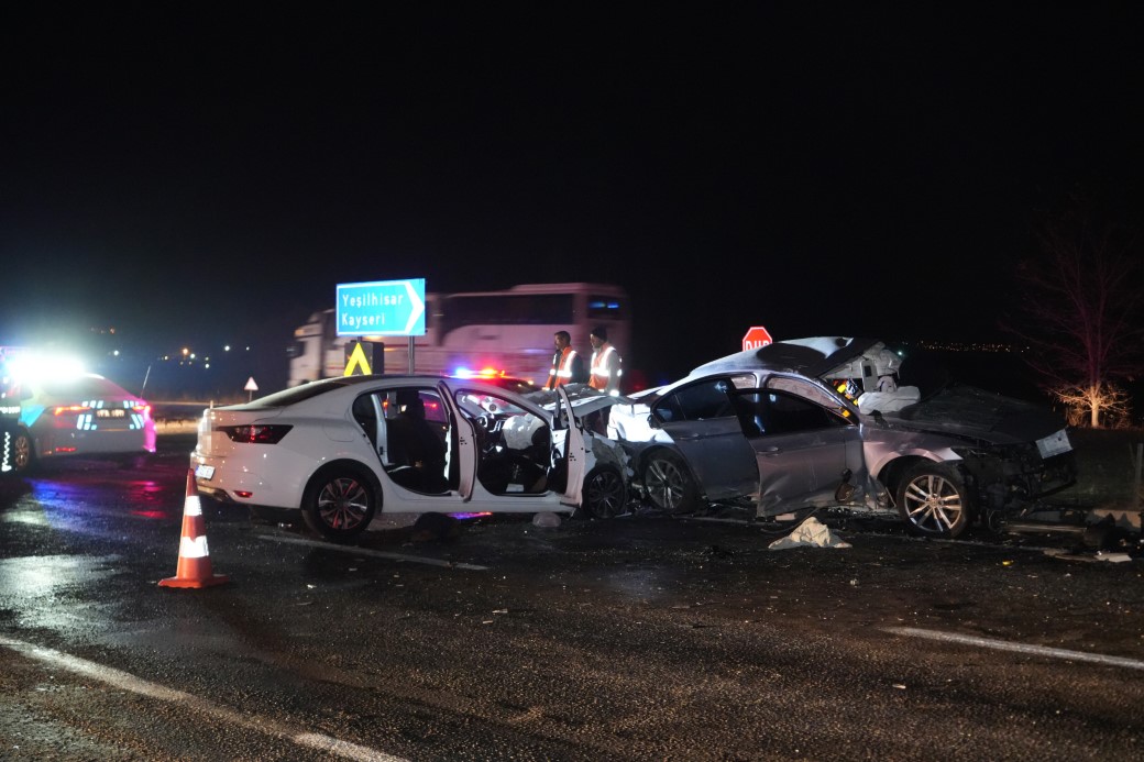 Niğde-Kayseri karayolunda feci kaza: 3 ölü, 6 yaralı