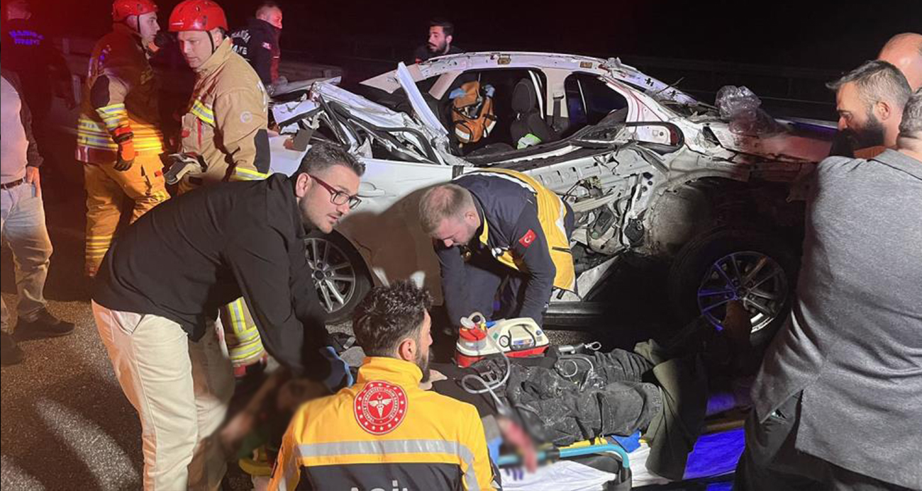 Kamyonete arkadan çarpan otomobil hurda yığınına döndü: 1 ölü, 2 yaralı