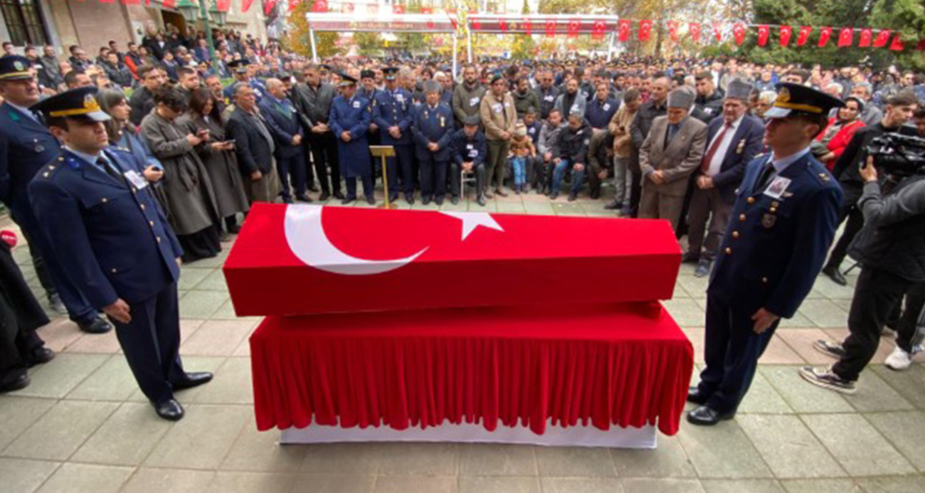 Şehit üsteğmen Emre Mercan gözyaşlarıyla son yolculuğuna uğurlandı