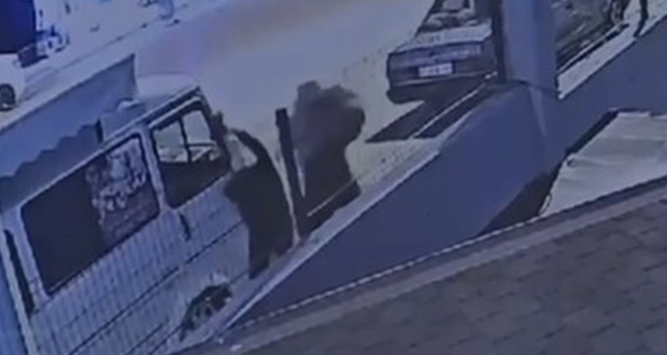 Alanya’da sokakta karşısından gelen kadına yumruk atıp makasla yüzünü yaralayan şahıs tutuklandı