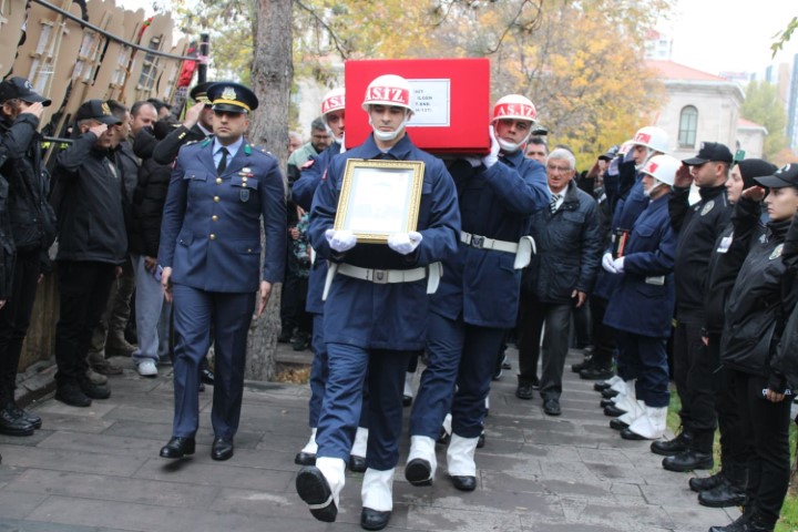Türkiye kahraman şehitlerini uğurluyor