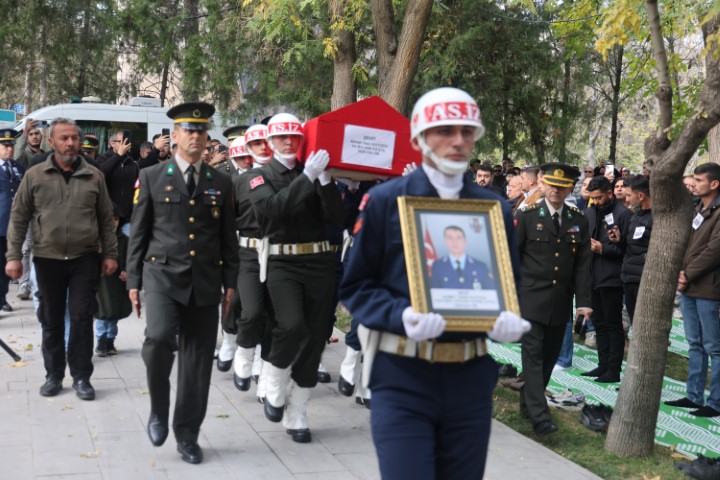 Türkiye kahraman şehitlerini uğurluyor