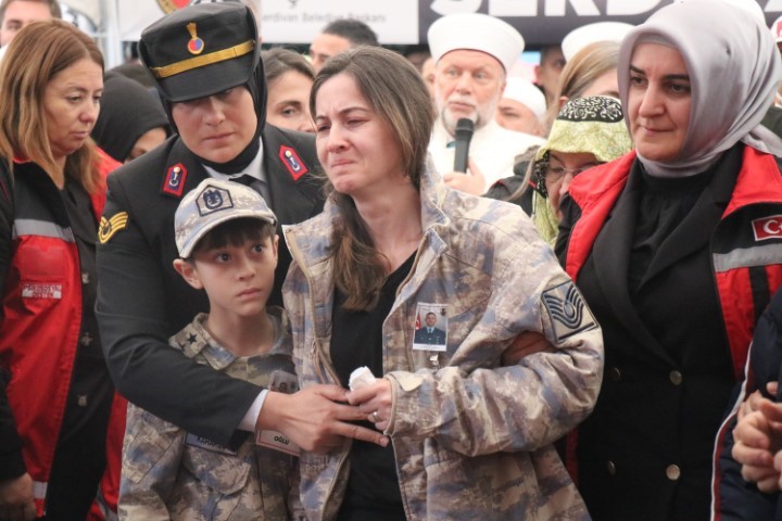 Türkiye kahraman şehitlerini uğurladı