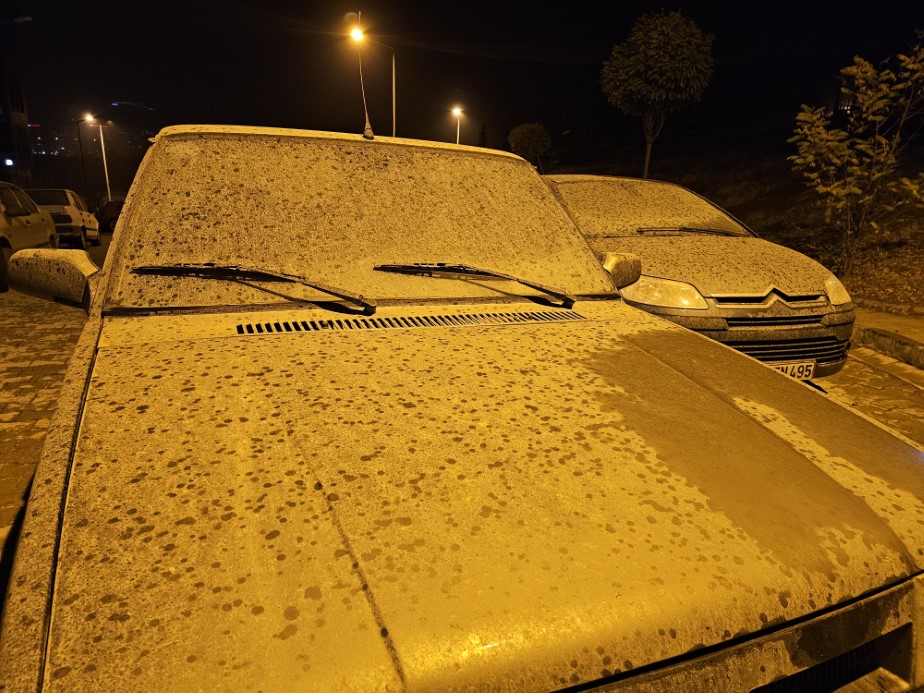 Elazığ’da toz taşınımı yağışla birleşti, adeta çamur yağdı