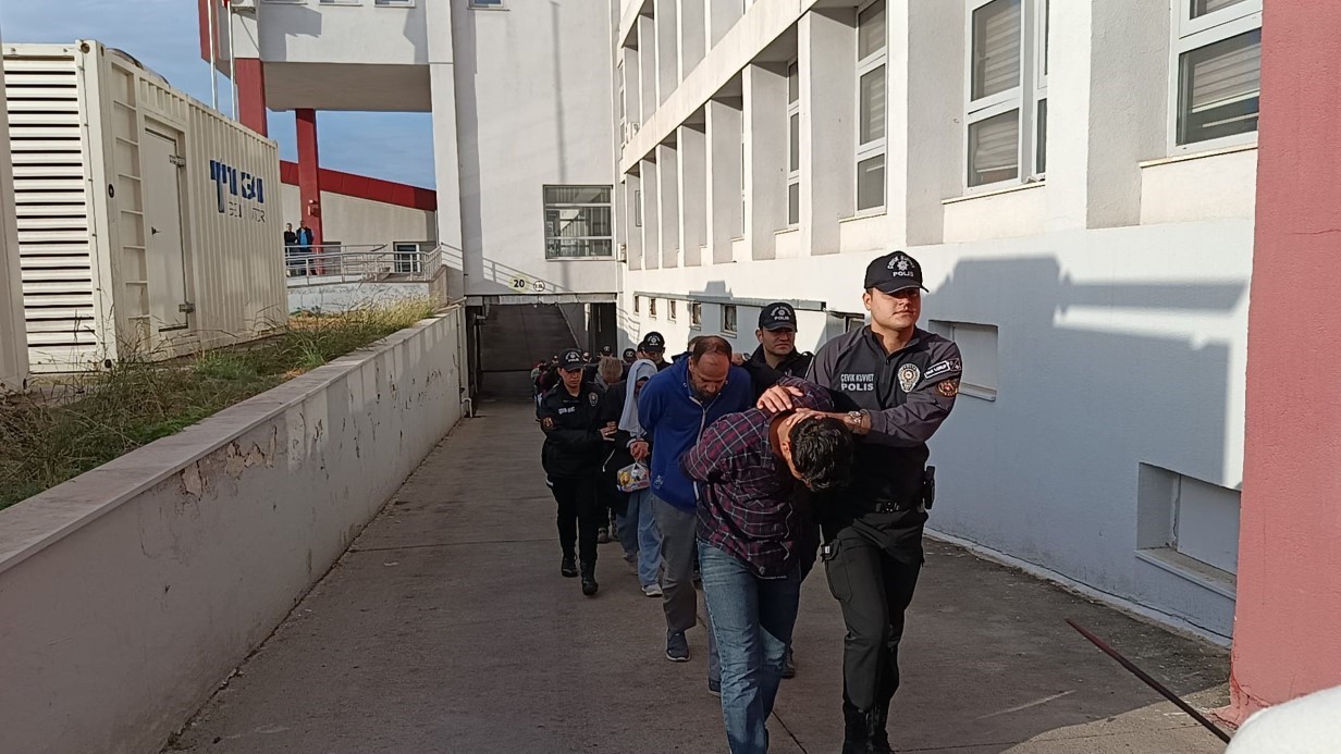 ‘Sazan Sarmalı’ şebekesi çökertildi: Mağdurlara 