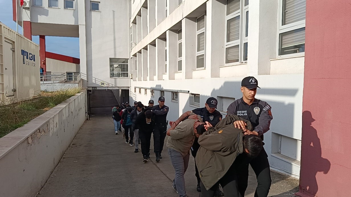 ‘Sazan Sarmalı’ şebekesi çökertildi: Mağdurlara 