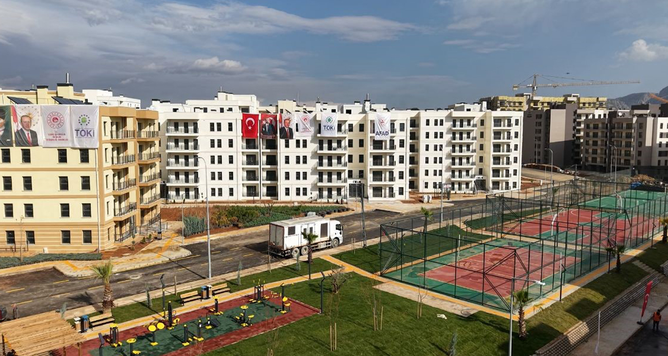 Yuvasına kavuşan depremzede vatandaş: "Evi gezdik çok güzel, hayallerimizin ötesinde"