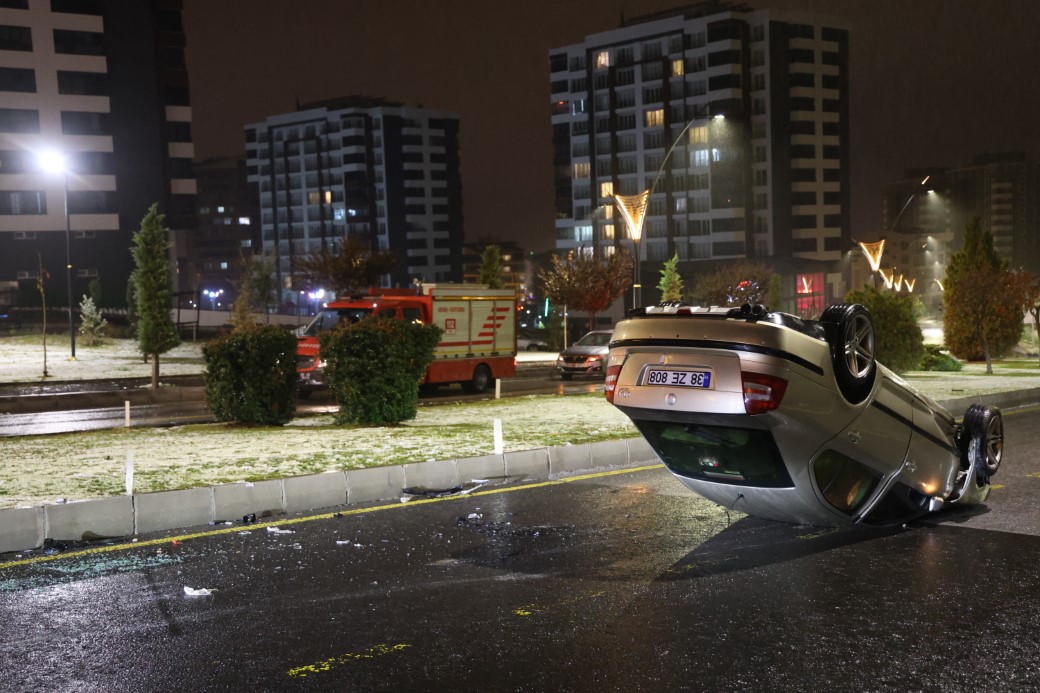 Önce otomobiliyle takla attı, sonra kaza yerinden kaçtı