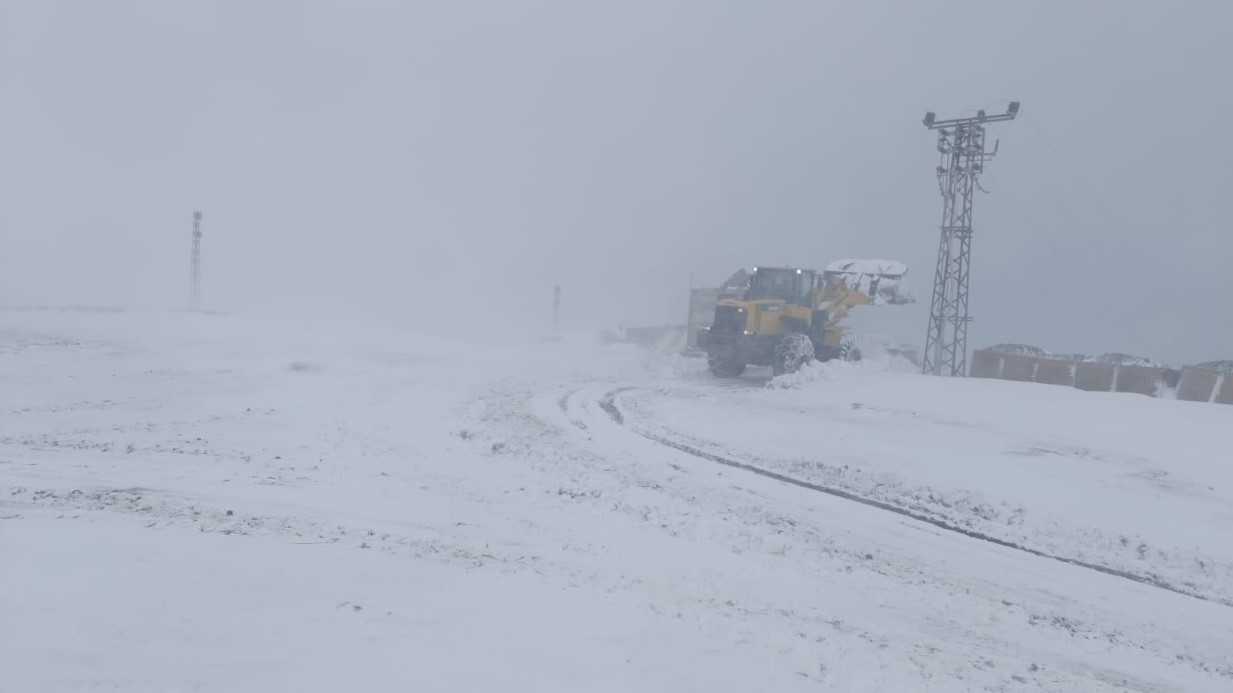 Şırnak beyaza büründü, Habur Çayı debisi yükseldi