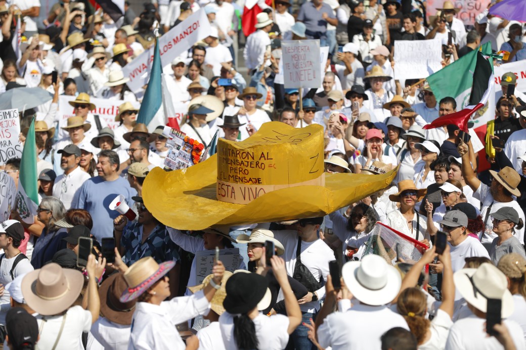 Meksika’da hükümet karşıtı protesto: 100’ü polis 120 yaralı